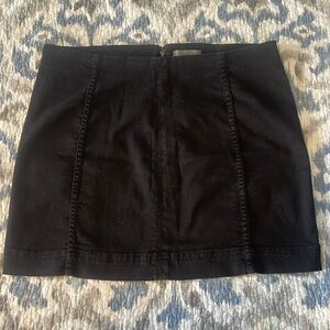 9/29w black back zip mini skirt